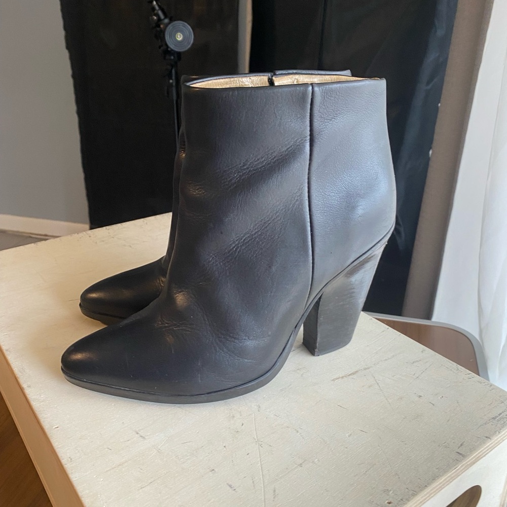 Made in Portugal 38 Black ankle booties
